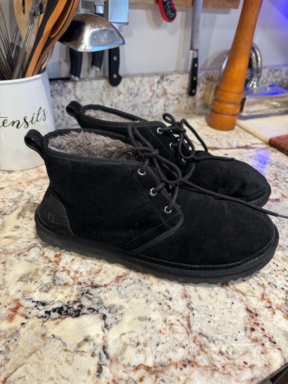 UGG Neumel Boots Black Suede Sheepskin Lined Chukka Size 13 Mens